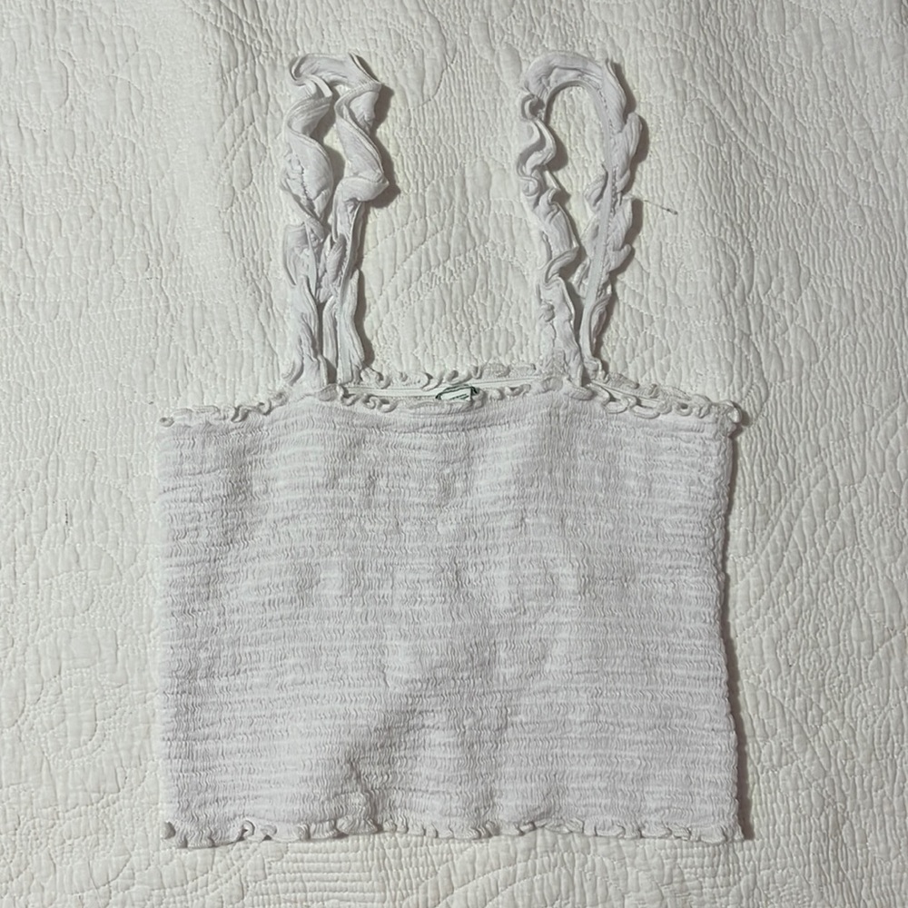 Aerie/American Eagle white cropped scrunched tank top.